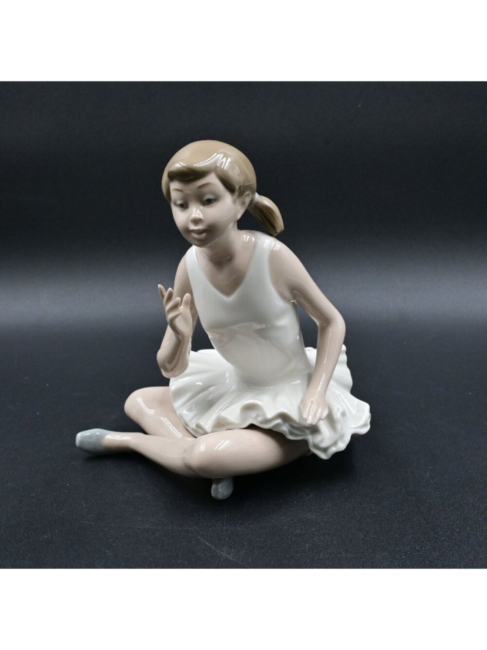 Lladro Nao Ballerina Figurine Seated Ballet 147 Spanish Porcelain Dancer Girl
